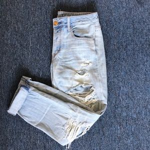 American Eagle Distressed Tomgirl Jean